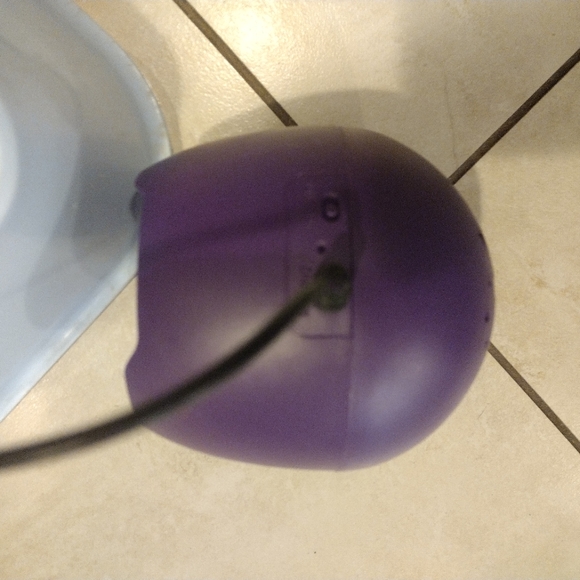 Portable Bluetooth speaker with multi colored unicorn lights & charger - Picture 4 of 6